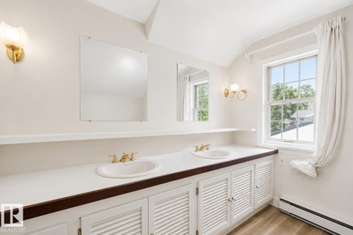 10438 133 Street Nw, Edmonton, AB - Indoor Photo Showing Bathroom