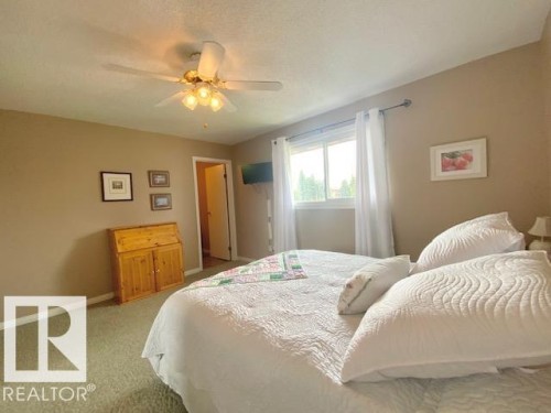 112 Centennial Drive, Wetaskiwin, AB - Indoor Photo Showing Bedroom