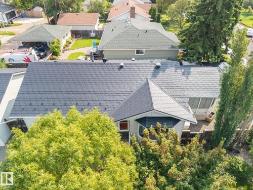 Dark-toned shingle roofing with multiple gables - 9503 54 Street Nw, Edmonton, AB - Outdoor
