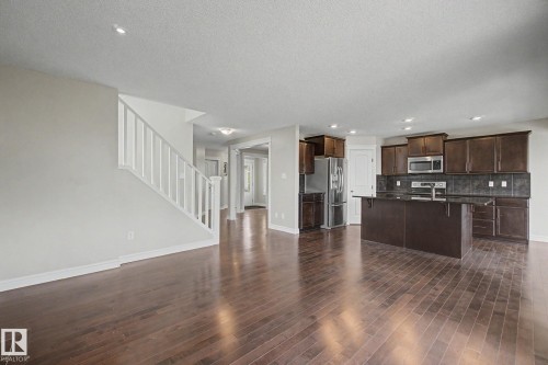 15868 10 Avenue Sw, Edmonton, AB - Indoor Photo Showing Kitchen