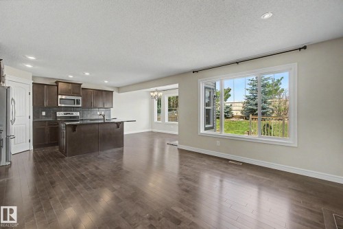 15868 10 Avenue Sw, Edmonton, AB - Indoor Photo Showing Kitchen