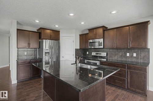 15868 10 Avenue Sw, Edmonton, AB - Indoor Photo Showing Kitchen