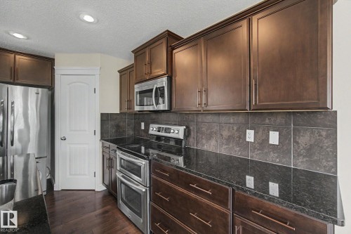 15868 10 Avenue Sw, Edmonton, AB - Indoor Photo Showing Kitchen With Upgraded Kitchen