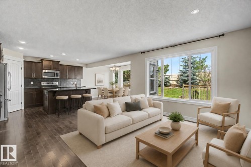 15868 10 Avenue Sw, Edmonton, AB - Indoor Photo Showing Living Room