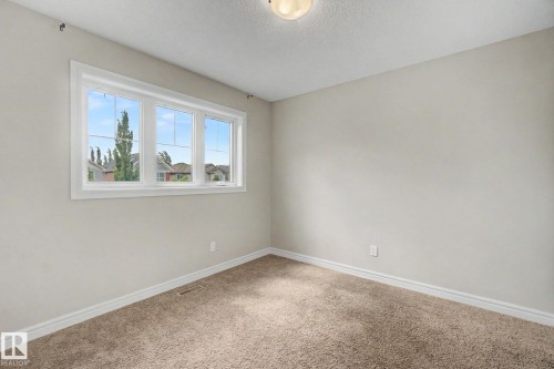 15868 10 Avenue Sw, Edmonton, AB - Indoor Photo Showing Other Room