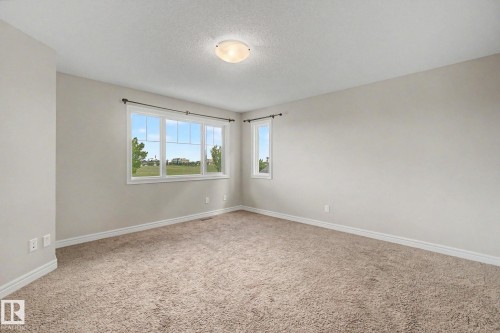 15868 10 Avenue Sw, Edmonton, AB - Indoor Photo Showing Other Room