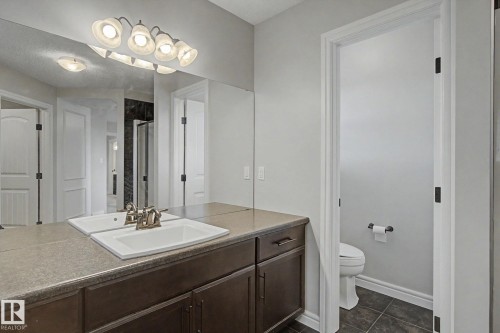 15868 10 Avenue Sw, Edmonton, AB - Indoor Photo Showing Bathroom