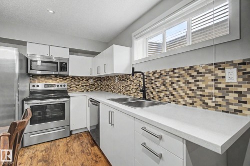 15868 10 Avenue Sw, Edmonton, AB - Indoor Photo Showing Kitchen With Double Sink With Upgraded Kitchen