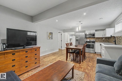 15868 10 Avenue Sw, Edmonton, AB - Indoor