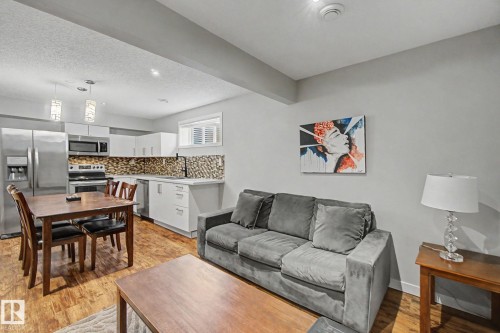 15868 10 Avenue Sw, Edmonton, AB - Indoor