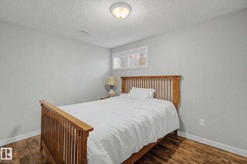 15868 10 Avenue Sw, Edmonton, AB - Indoor Photo Showing Bedroom