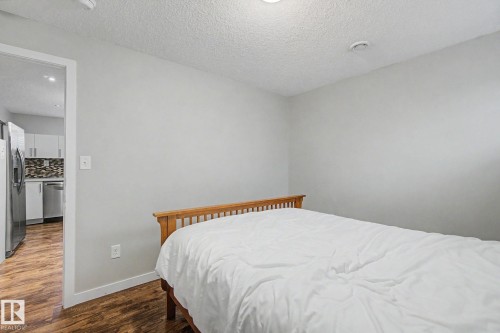 15868 10 Avenue Sw, Edmonton, AB - Indoor Photo Showing Bedroom