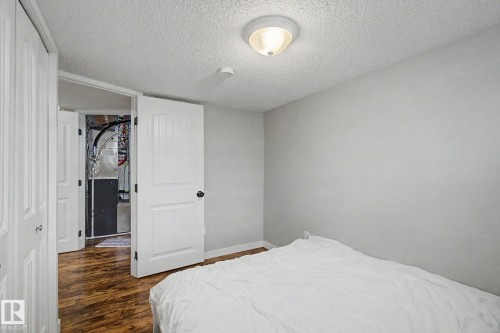 15868 10 Avenue Sw, Edmonton, AB - Indoor Photo Showing Bedroom