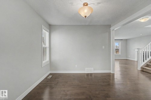 15868 10 Avenue Sw, Edmonton, AB - Indoor Photo Showing Other Room