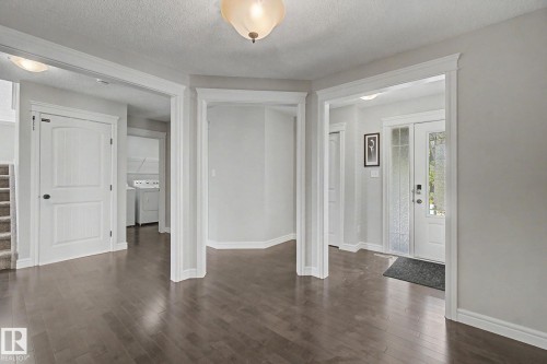 15868 10 Avenue Sw, Edmonton, AB - Indoor Photo Showing Other Room