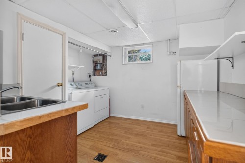 10508 67 Avenue Nw, Edmonton, AB - Indoor Photo Showing Laundry Room