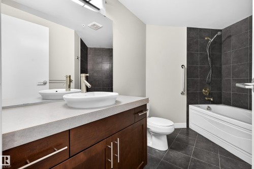 #3002 10152 104 St Nw, Edmonton, AB - Indoor Photo Showing Bathroom