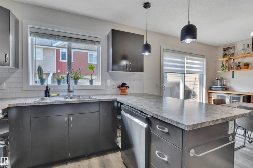 #58 9535 217 St Nw, Edmonton, AB - Indoor Photo Showing Kitchen