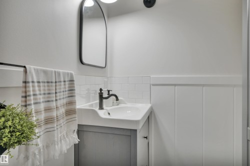 #58 9535 217 St Nw, Edmonton, AB - Indoor Photo Showing Bathroom
