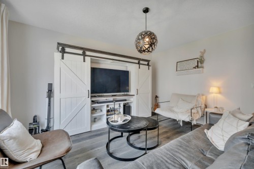 #58 9535 217 St Nw, Edmonton, AB - Indoor Photo Showing Living Room