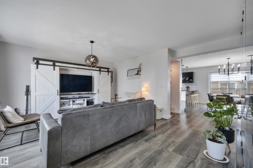#58 9535 217 St Nw, Edmonton, AB - Indoor Photo Showing Living Room