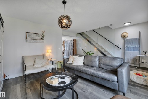 #58 9535 217 St Nw, Edmonton, AB - Indoor Photo Showing Living Room