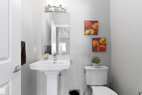 1312 26 Avenue Nw, Edmonton, AB - Indoor Photo Showing Bathroom