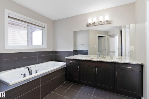 1312 26 Avenue Nw, Edmonton, AB - Indoor Photo Showing Bathroom