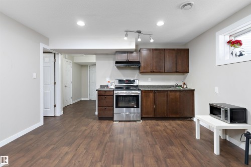 1312 26 Avenue Nw, Edmonton, AB - Indoor Photo Showing Kitchen