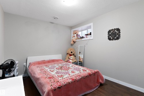 1312 26 Avenue Nw, Edmonton, AB - Indoor Photo Showing Bedroom