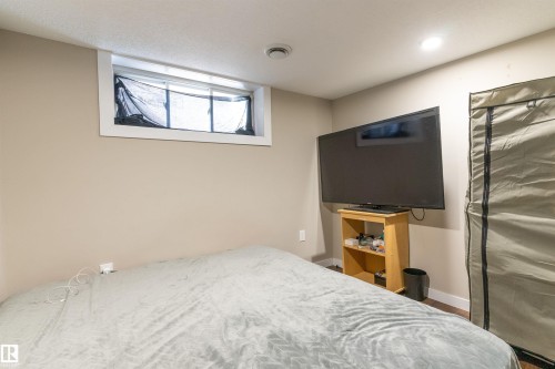 1312 26 Avenue Nw, Edmonton, AB - Indoor Photo Showing Bedroom