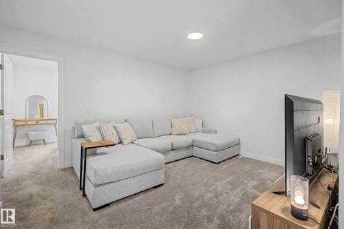 23015 96 Avenue Nw, Edmonton, AB - Indoor Photo Showing Living Room