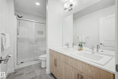 23015 96 Avenue Nw, Edmonton, AB - Indoor Photo Showing Bathroom