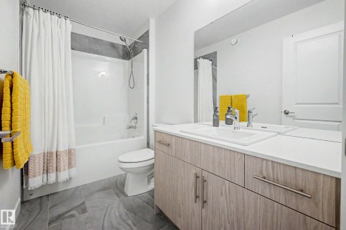 23015 96 Avenue Nw, Edmonton, AB - Indoor Photo Showing Bathroom