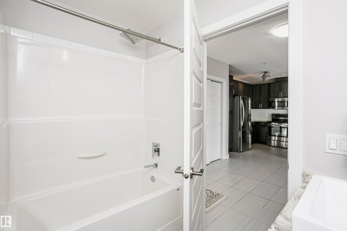 #229 5151 Windermere Bv Sw, Edmonton, AB - Indoor Photo Showing Bathroom
