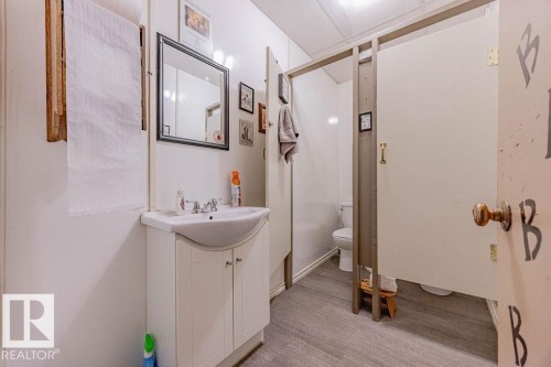 4912 50 Street, Egremont, AB - Indoor Photo Showing Bathroom