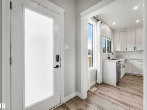 19310 26A Ave Nw, Edmonton, AB - Indoor Photo Showing Kitchen