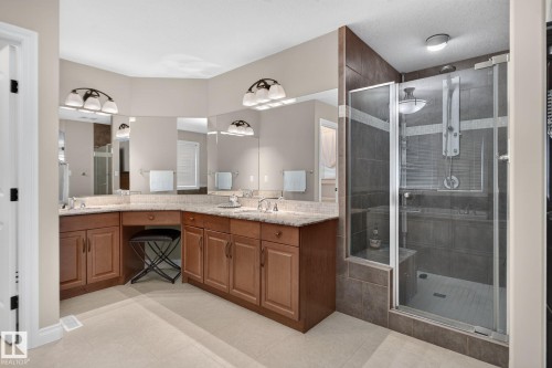 2489 Martell Crescent Nw, Edmonton, AB - Indoor Photo Showing Bathroom
