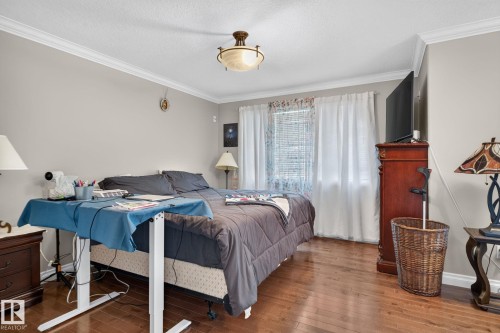 2489 Martell Crescent Nw, Edmonton, AB - Indoor Photo Showing Bedroom