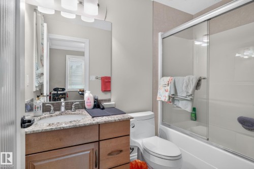 2489 Martell Crescent Nw, Edmonton, AB - Indoor Photo Showing Bathroom