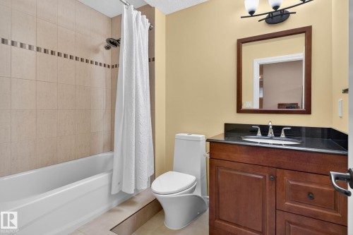 2489 Martell Crescent Nw, Edmonton, AB - Indoor Photo Showing Bathroom