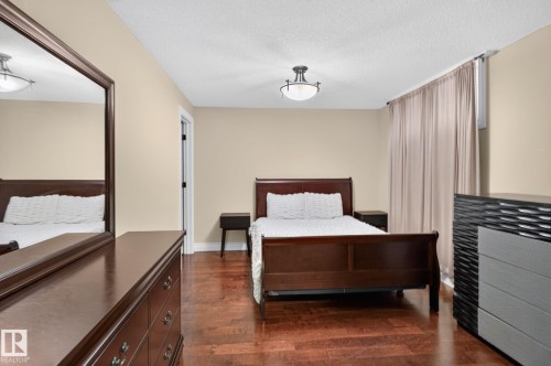 2489 Martell Crescent Nw, Edmonton, AB - Indoor Photo Showing Bedroom