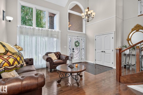 2489 Martell Crescent Nw, Edmonton, AB - Indoor Photo Showing Living Room