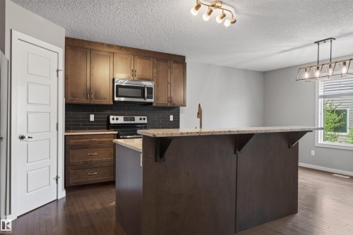 4218 Alexander Bay Sw, Edmonton, AB - Indoor Photo Showing Kitchen
