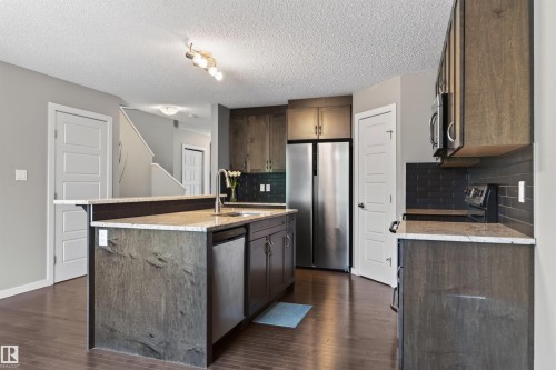4218 Alexander Bay Sw, Edmonton, AB - Indoor Photo Showing Kitchen