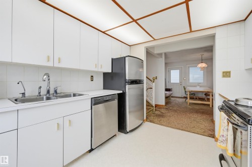 14012 120 Street Nw, Edmonton, AB - Indoor Photo Showing Kitchen