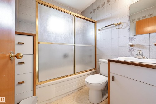 14012 120 Street Nw, Edmonton, AB - Indoor Photo Showing Bathroom