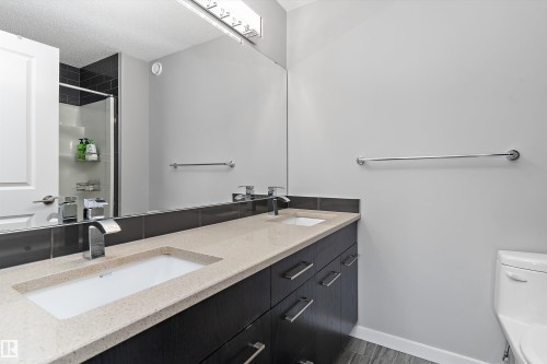 15927 13 Avenue Sw, Edmonton, AB - Indoor Photo Showing Bathroom