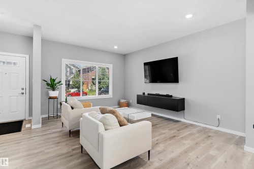 15927 13 Avenue Sw, Edmonton, AB - Indoor Photo Showing Living Room