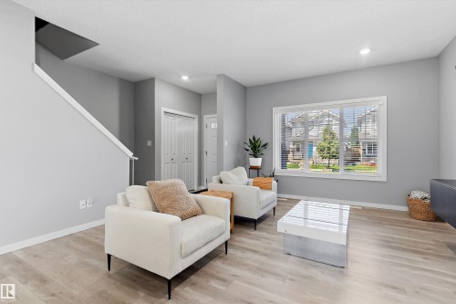 15927 13 Avenue Sw, Edmonton, AB - Indoor Photo Showing Living Room